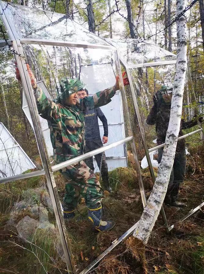 在大兴安岭多年冻土区开展野外实验和仪器设备安装